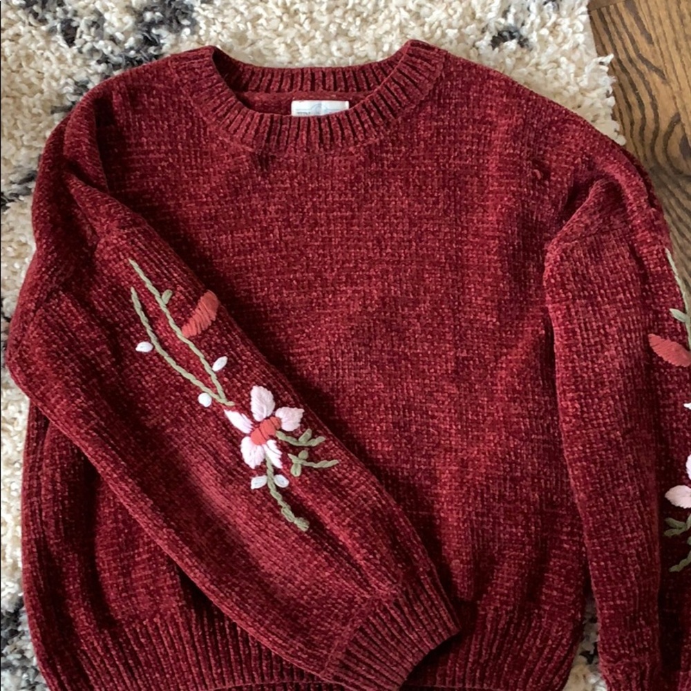 Burgundy sweater size medium